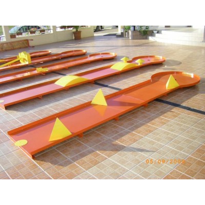 Teren de minigolf cu 12 găuri